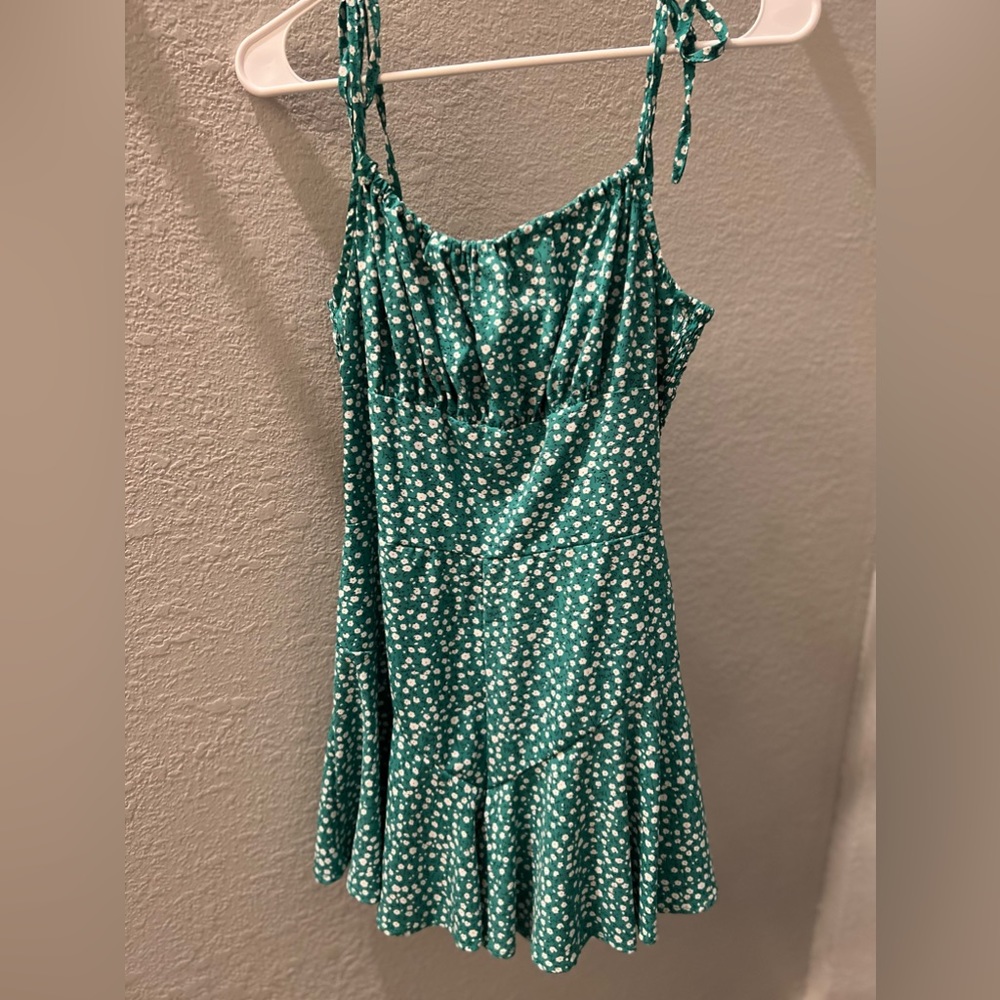 Green white floral romper size med
